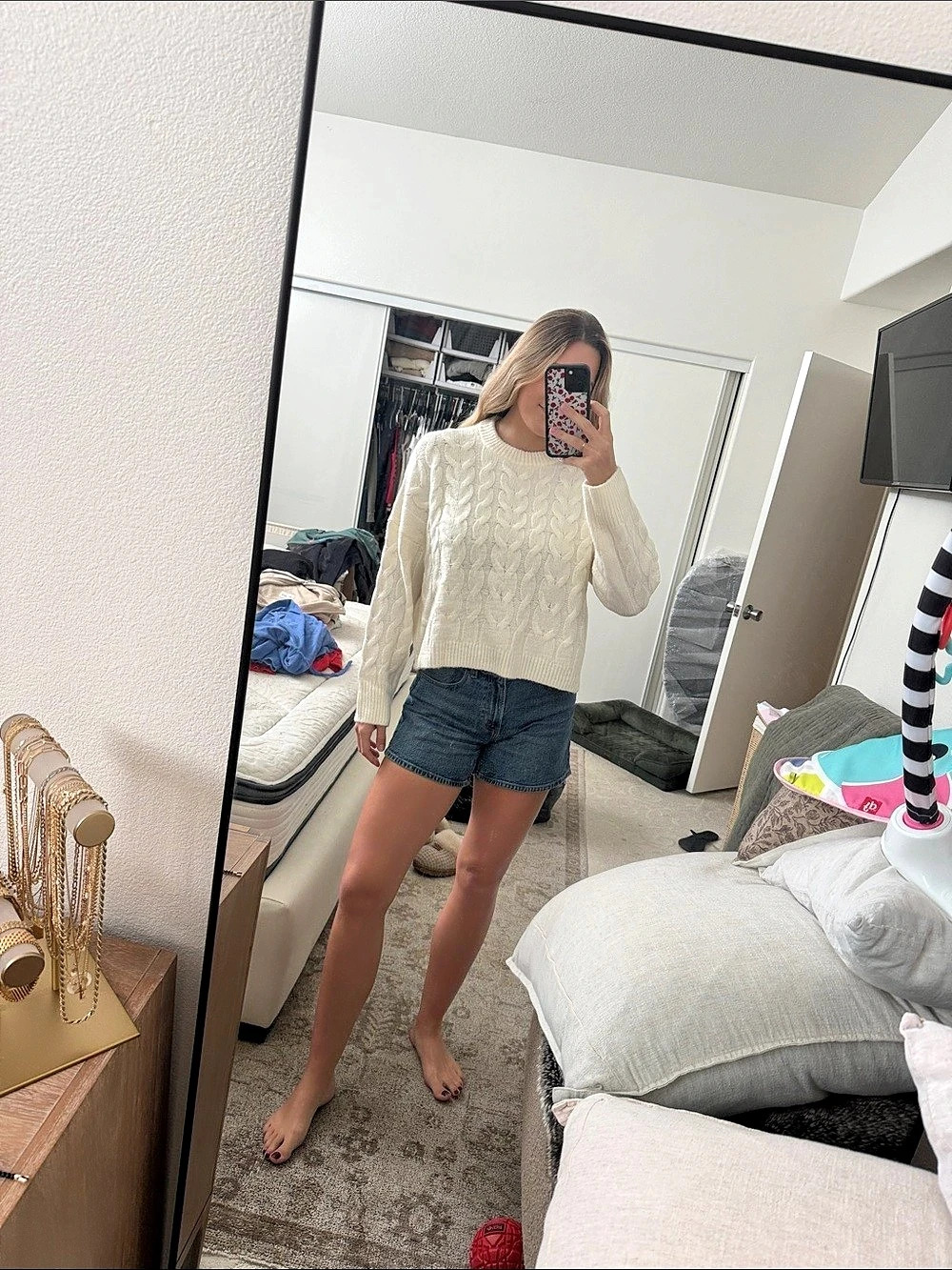 Abercrombie & Fitch Cable-Knit Sweater in Cream Size Medium